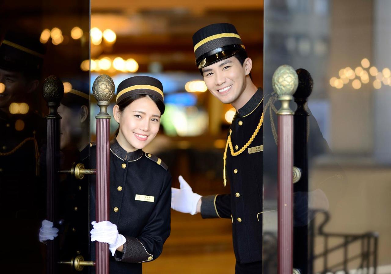 Grand Hi Lai Hotel Kaohsiung Esterno foto Concierge